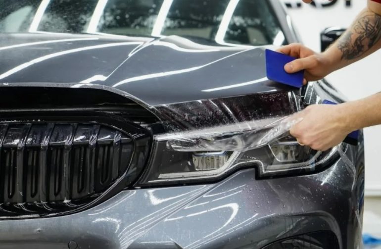 Антигравийная защита автомобиля пленкой: зачем она нужна и как работает