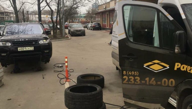 Выездной шиномонтаж у метро Китай-город: быстрый сервис для вашего авто